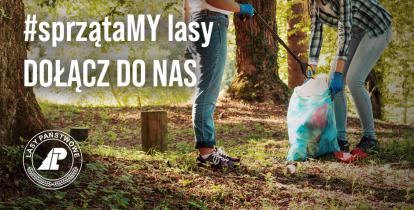 Dwie kobiety zbierające śmieci w lesie, jedna trzyma worek z odpadami. Z lewej strony napis: Od 15 czerwca razem #sprzątamy las – dołącz do nas.