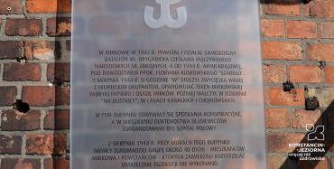 Tablica pamiątkowa Powstania Warszawskiego nabudynku w Mirkowie